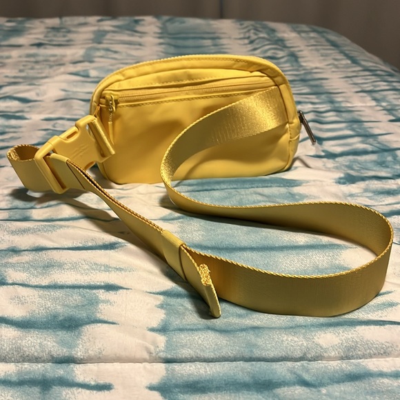 Lululemon yellow belt bag - Color SOLD OUT online - Picture 3 of 6